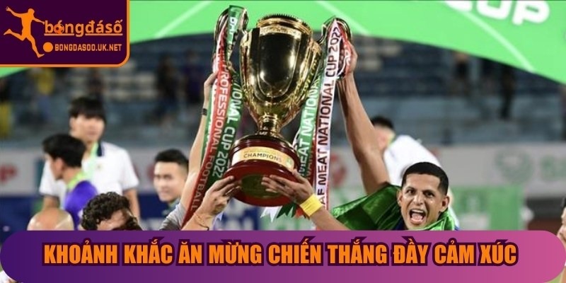 Khoảnh khắc ăn mừng chiến thắng đầy cảm xúc của nhà vô địch